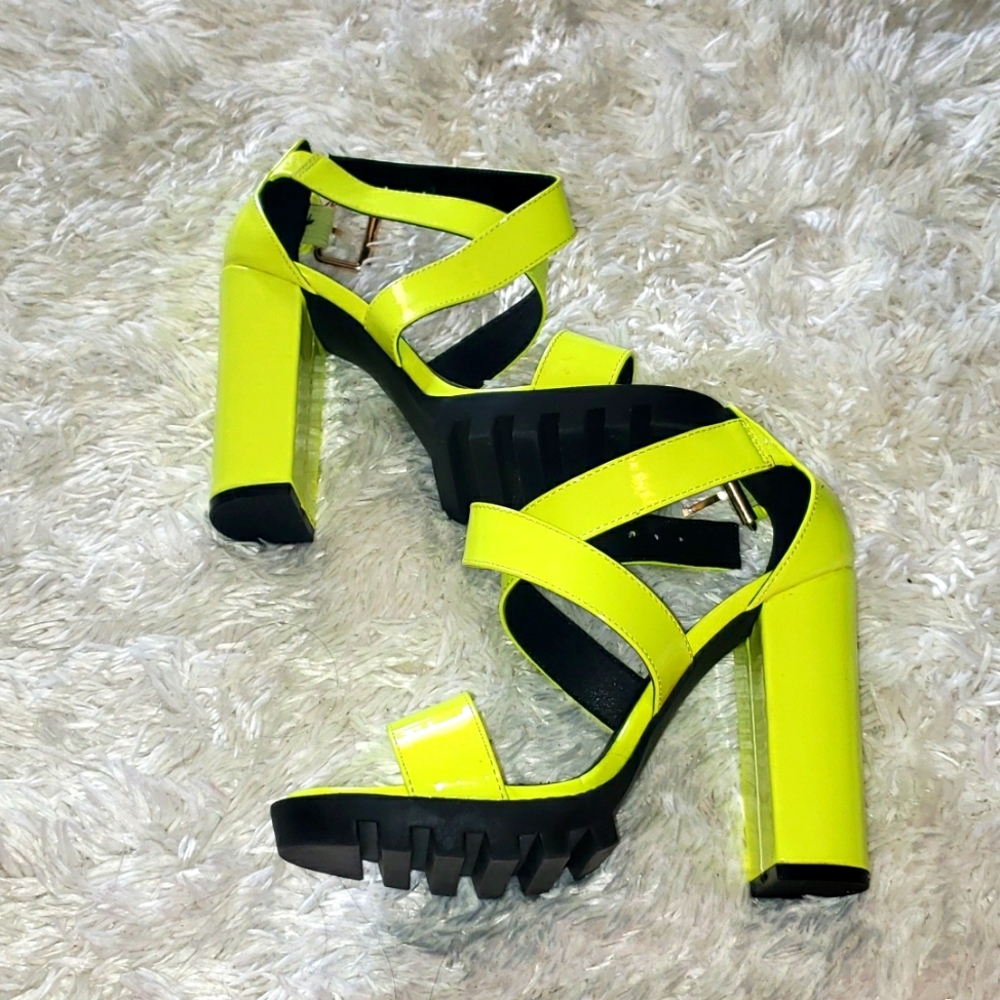 Dolls Kill Lemomade Sandals 👡 size 7.5